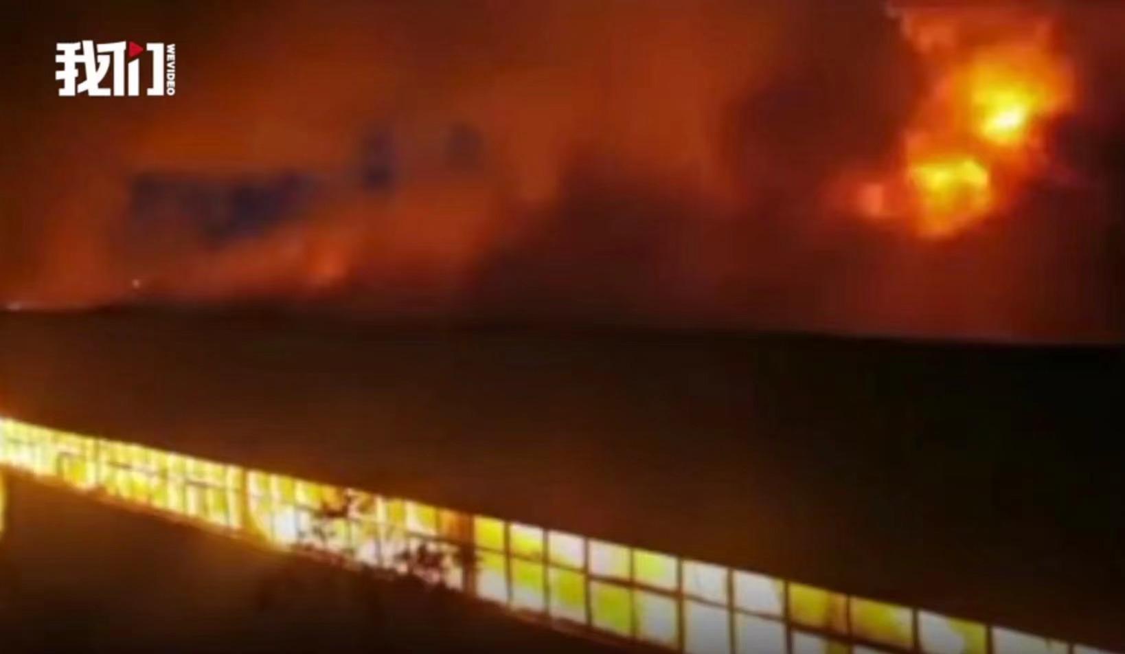 火災(zāi)現(xiàn)場。新京報(bào)我們視頻